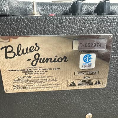 Fender Blues Junior 15-Watt 1x12" Guitar Combo 1997 - 2001 - Black image 4