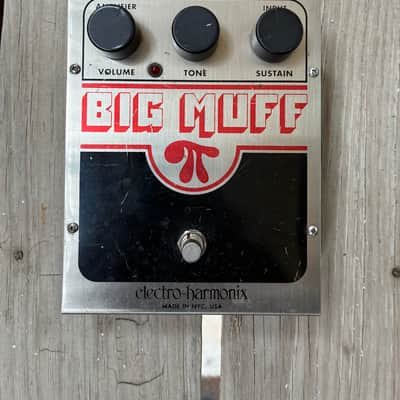 Electro-Harmonix Big Muff Pi 2000 - Present - Silver / Black / Red electric guitar pedal image 2