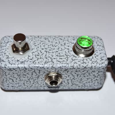 Invisible Sound Invisible Sound guitar small A B switch box with JEWEL Light 2 colors A B Pedal image 3