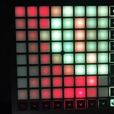 Novation Launchpad Mini MKIII Pad Controller 2019 - Present - Black image 4
