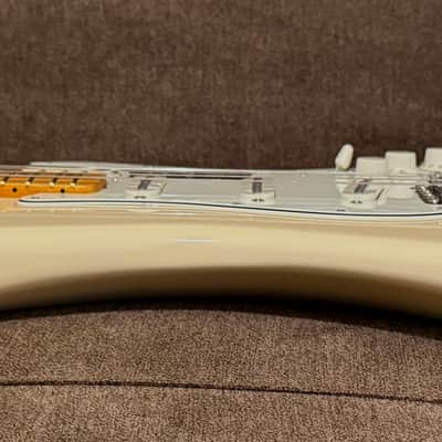 Fender Vintera III Late '60s Stratocaster with Fender Deluxe Gig Bag and Case Candy - 2025 Model in Olympic White image 16
