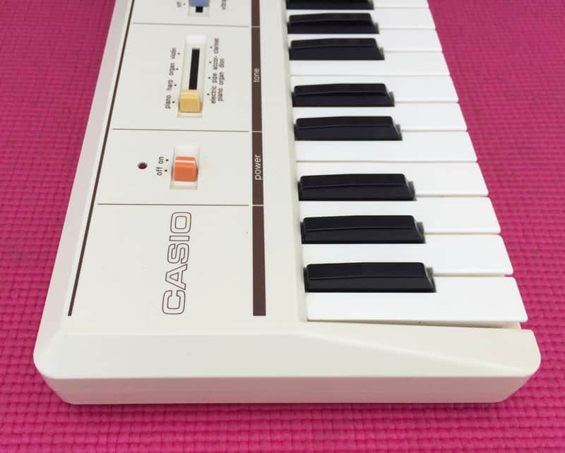 Casio Casiotone MT-11 Vintage Mini Synthesizer Keyboard + Original