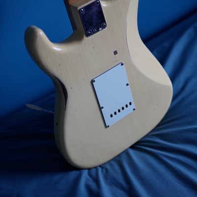 Fender CME Exclusive Road Worn 1960s Stratocaster 2020 - Vintage white image 10
