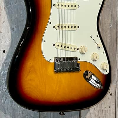 2005 Fender 60th Anniversary American Series Stratocaster, Rosewood Fretboard 3-Color Sunburst, Very Collectable and Ships Fast ! image 3