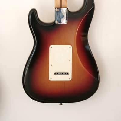 Fender Highway One Stratocaster with Maple Fretboard 2006 - 3-Color Sunburst, USA image 2