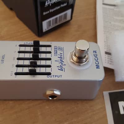 Mooer Graphic B Bass EQ Pedal - White image 3
