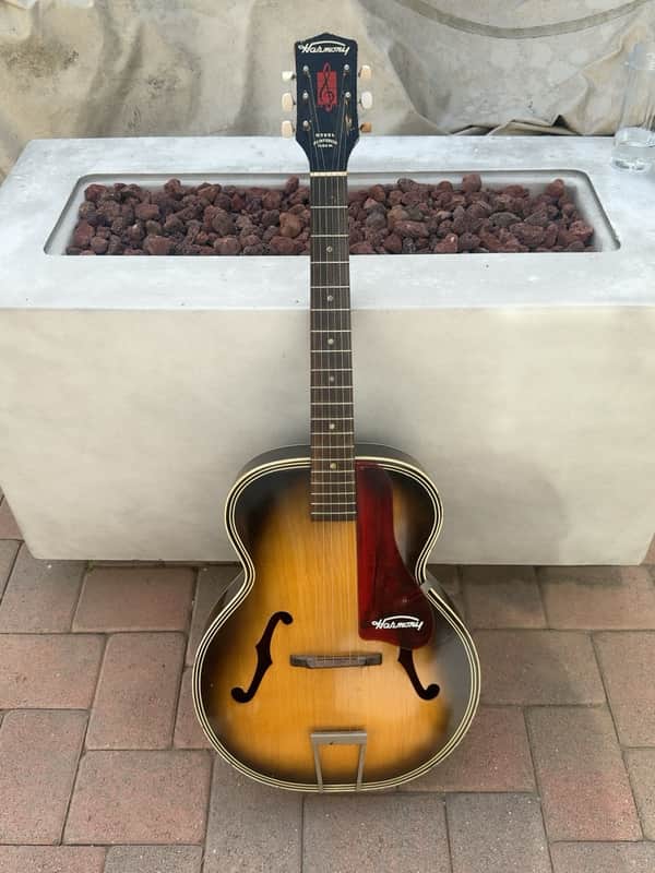 Harmony H1213 Archtone 1950 - 1971 - Light Brown Sunburst