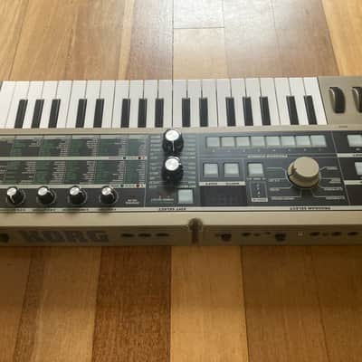 Korg MicroKORG 37-Key Synthesizer/Vocoder 2026 with Decksaver protective cover imagen 2