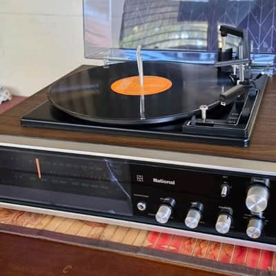 VINTAGE NATIONAL 3 IN 1 SYSTEM/RADIO/AMP/TURNTABLE image 3