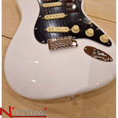 Fender American Performer Stratocaster Arctic White image 9