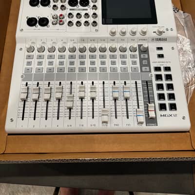 Yamaha MGX12 18-Channel Digital Mixing Console 2026 - Present - White image 2