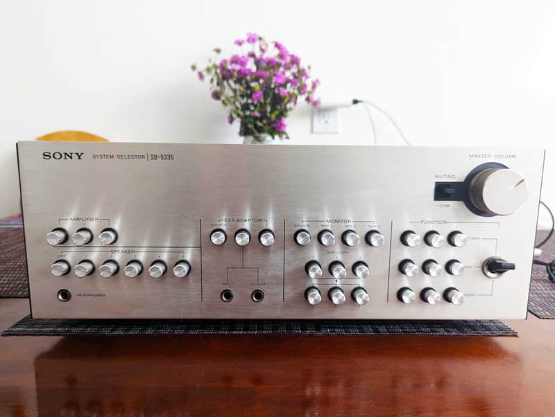 Sony SB-5335 Audio Selector: Input/Tape/Phono, 3 Amps, 5 Speakers, Clean, Work! image 1