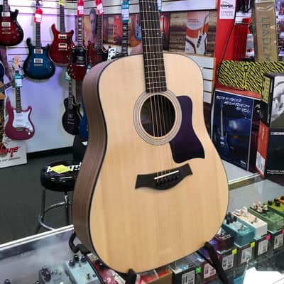 Taylor 110e Acoustic-Electric Solid Sitka Spruce Top, Layered Walnut Back and Sides with Gigbag image 2