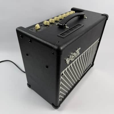 Vox Valvetronix VT15 2008 - 2010 - Black image 3