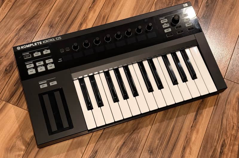 Native Instruments Komplete Kontrol S25 2010s - Black image 1