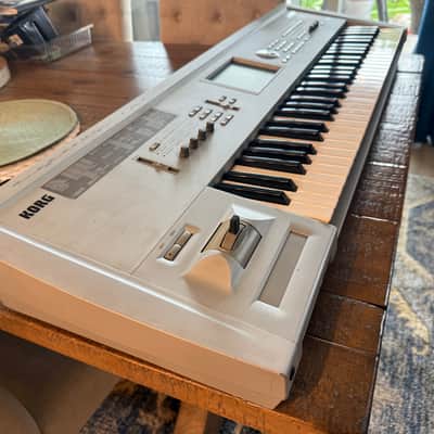 Korg Triton Classic 61-Key Workstation Synthesizer Silver image 7