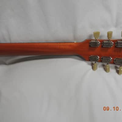 2011 Gibson 60's Tribute Les Paul Studio Electric Guitar (P90 Pick ups) w/ gig bag. Honeyburst image 24