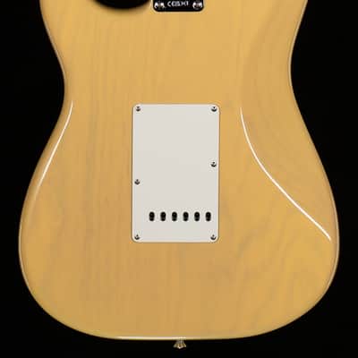 Fender American Vintage II 1957 Stratocaster Maple Fingerboard Vintage Blonde (617) image 4