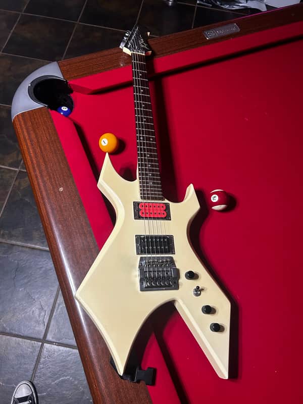 B.C. Rich Warlock 1985 - Cream White image 1