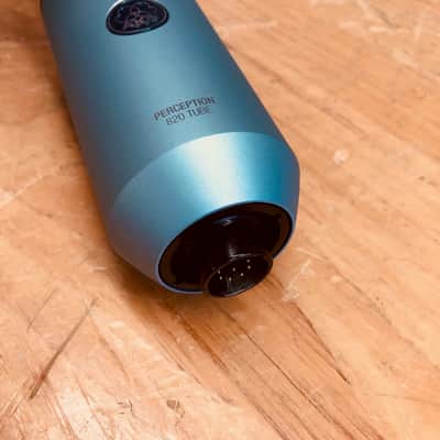 AKG Perception 820 Tube Microphone w/Power Source, Shockmount & Case image 4