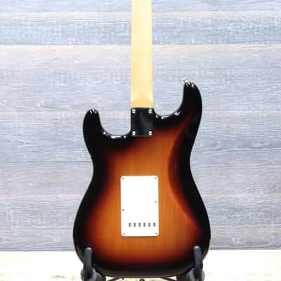 Fender Vintera '60s Stratocaster 3-Color Sunburst Electric Guitar w/Bag image 3