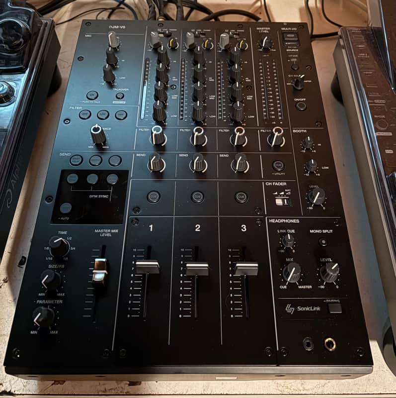 AlphaTheta DJM-V5 2025 - Black image 1