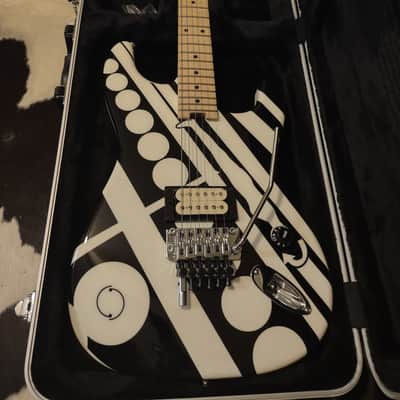 2014 EVH/Fender Striped Series "Circles/See Ya Later" 1st Run Eddie Van Halen UNCHAINED Gloss Finish- w/Gator Case image 3