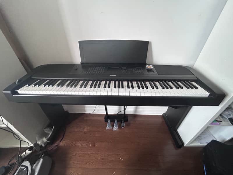 Yamaha DGX-670 88 Key Arranger Piano with Stand 2016 - Present - Black image 1