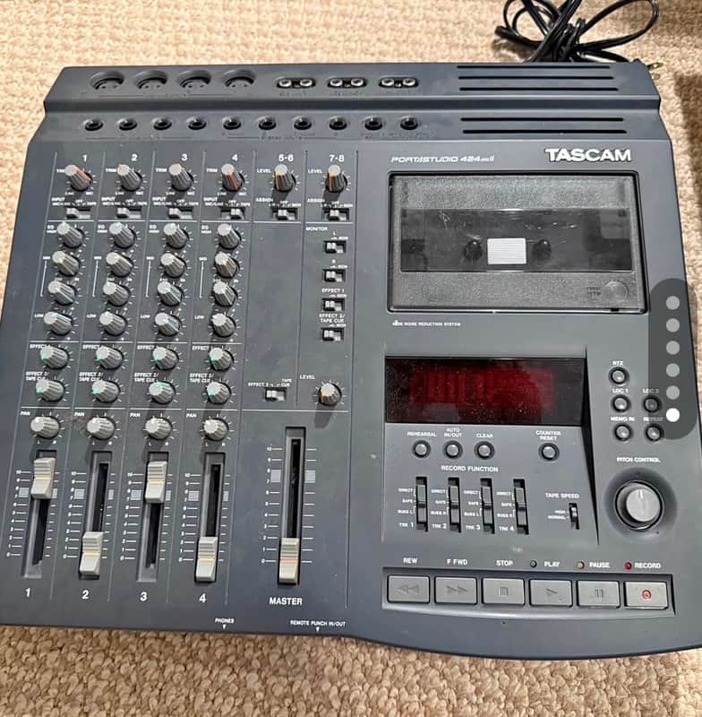 TASCAM 424 MK II Portastudio
