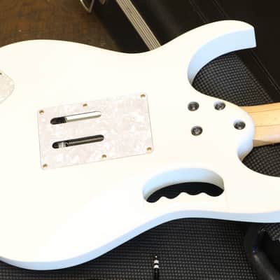 Minty! 2013 Ibanez Steve Vai Signature JEM7V HSH Electric Guitar White + OHSC image 13