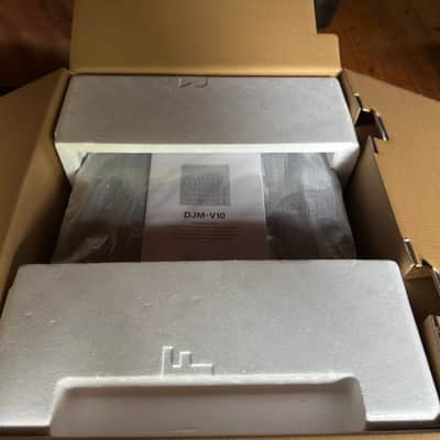 Pioneer DJM-V10 - Excellent condition, boxed image 8