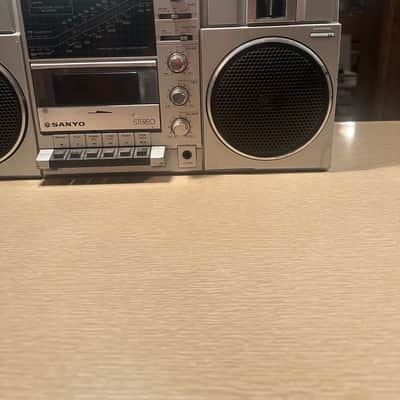 WORKS Sanyo Ghetto Blaster M-9815K Radio Cassette Player Boombox Fully Working image 3