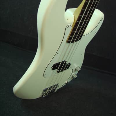 2014 Fender Standard Precision Bass MIM White Electric P-Bass Made