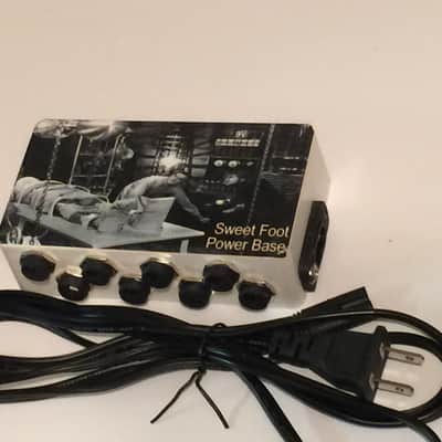 Iso Base Totally Isolated 8 Outlet 9 Volt Power Supply - HANDMADE IN USA by sweetfootpedals.com image 15