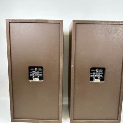 Pair of KLH Seventeen (17) Speakers image 7
