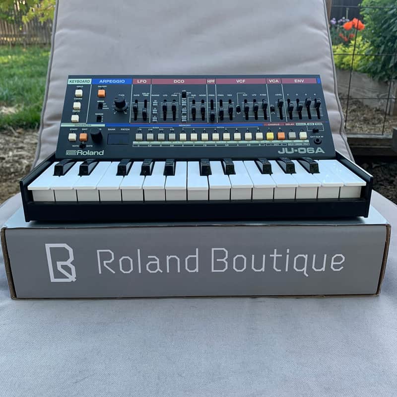 Roland JU-06A Boutique Series Synthesizer Module with K-25m Keyboard 2019 - Present - Black image 1