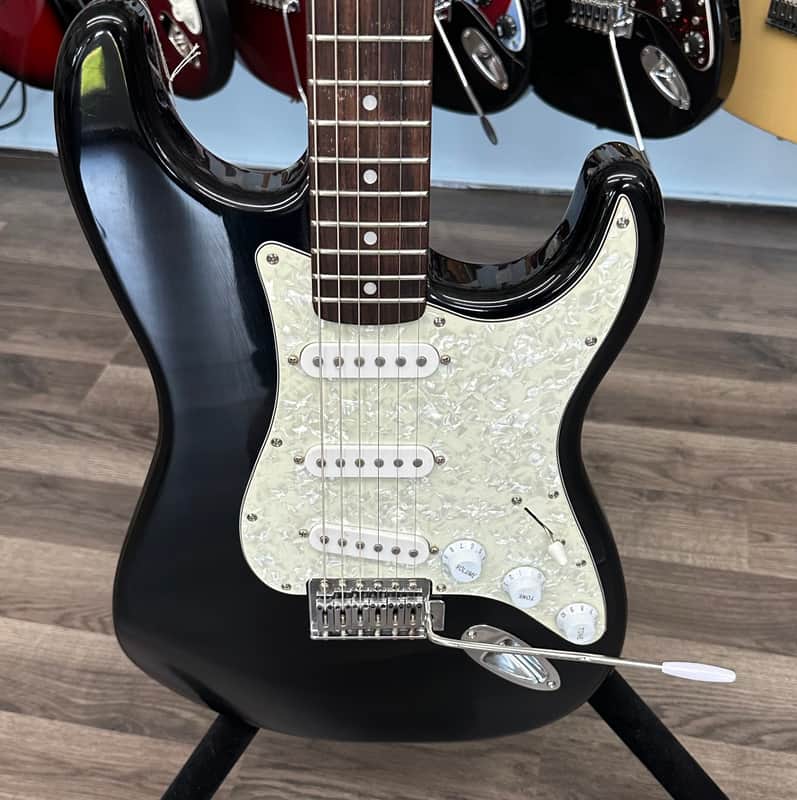 Squire strat By Fender Strat 2003 - Black image 1