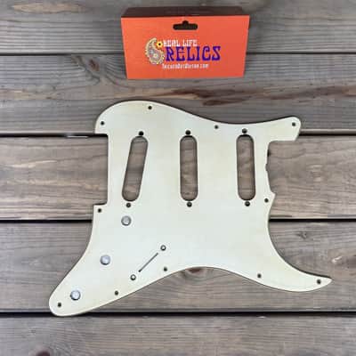 Real Life Relics Aged Parchment Fender® 62 Stratocaster® Pickguard 3 Ply 11 Hole SSS   [PGG5]