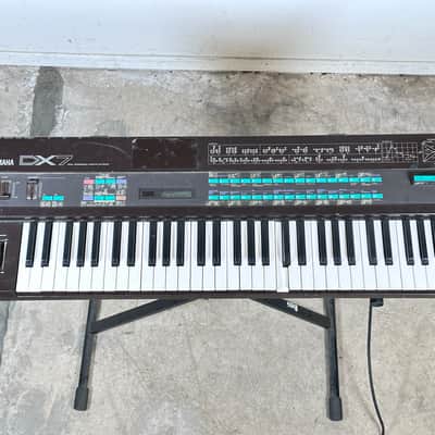 Yamaha DX7 Programmable Algorithm Synthesizer Keyboard