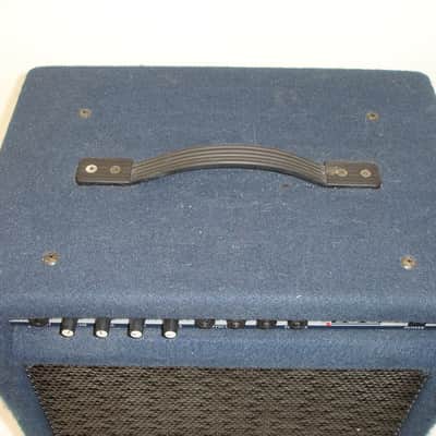 Yorkville Bass Master 100 Legacy Series 100-Watt 1x15" Bass Amp image 2