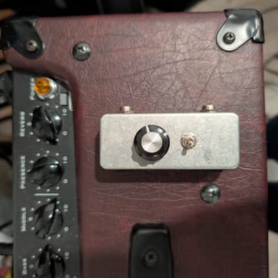 Traynor YCV40WR Custom Valve 40-Watt 1x12" Guitar Combo 2010s - Wine Red image 4