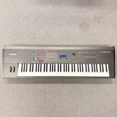 Yamaha S70XS 76-Key Balanced Hammer Action Synthesizer / Stage Keyboard 2015