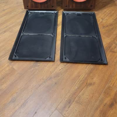 Cerwin Vega RE-30 Series 250 Watt 3 Way Floor Standing Speakers Sound Great image 3