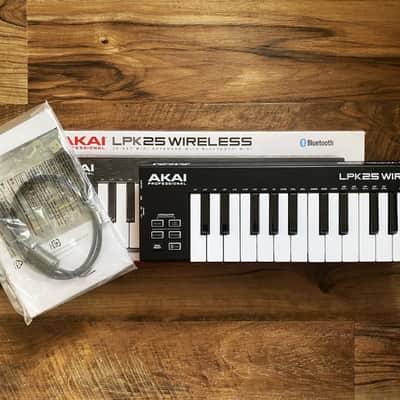 Akai MPC Live II Standalone Sampler / Sequencer Retro Edition w/ LPK25 Midi controller image 4