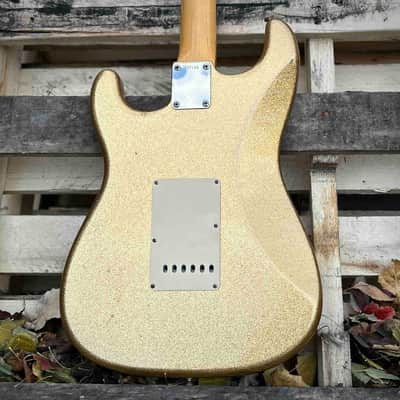 2005 Fender Custom Shop Greg Fessler Master Design 1964 Relic Gold Sparkle Stratocaster image 5