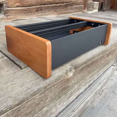 ChiliCases ChiliCases 6U/84HP Swiss Walnut powered Eurorack case 2024 - Swiss Walnut image 11