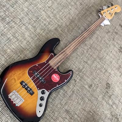 Squier Classic Vibe '60s Jazz Bass Fretless in 3-Color Sunburst image 2