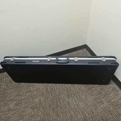 Road Runner Electric Bass Case Universal Molded image 3
