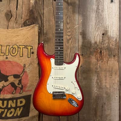 Fender American Deluxe Stratocaster with Rosewood Fretboard 2002 - Aged Cherry Burst image 5