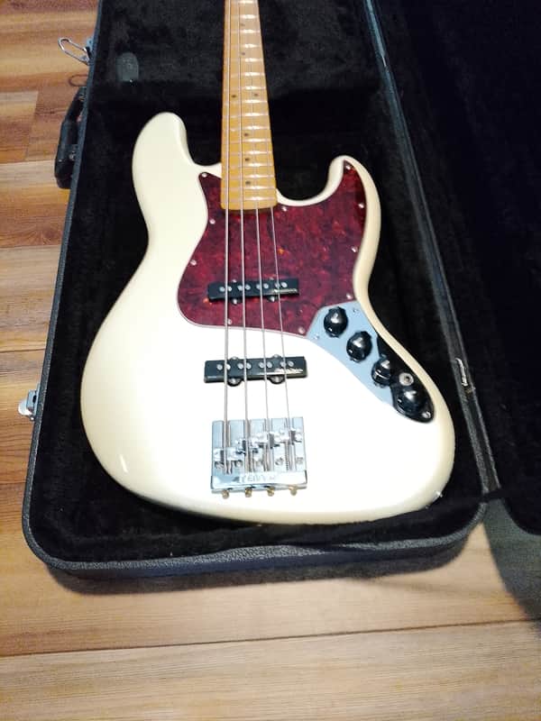 Fender Player Plus Jazz Bass with Maple Fretboard